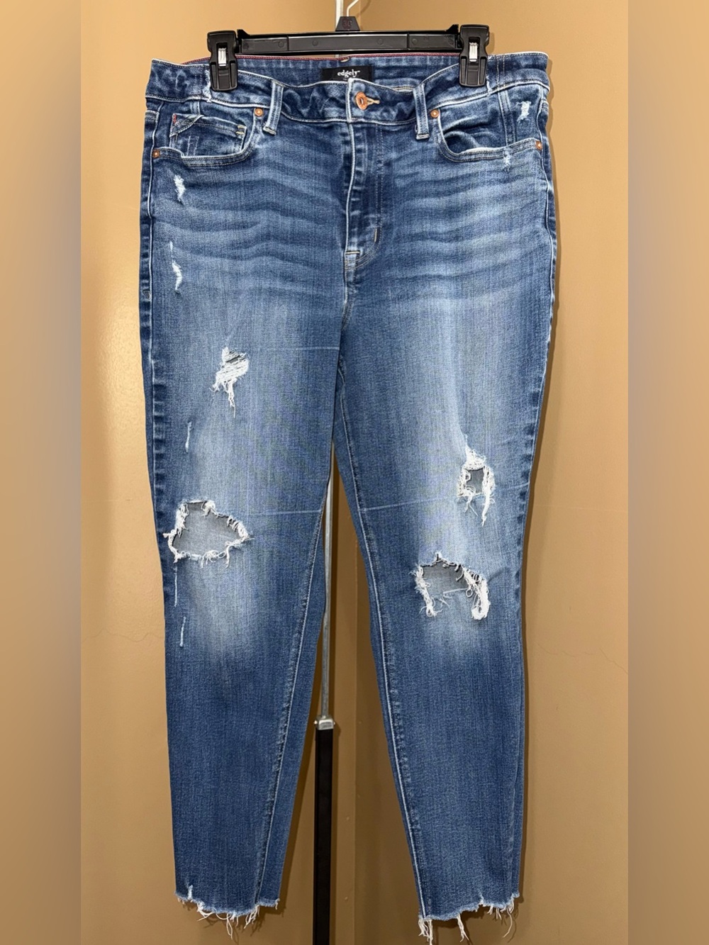 🌼EDGELY Women's Distressed Blue Denim Jeans. Size 16 Short.🌼